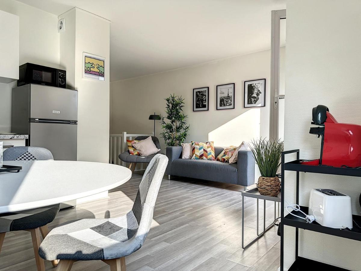 Charmant Appartement Avec Terrasse Parking Ispagnac Bagian luar foto