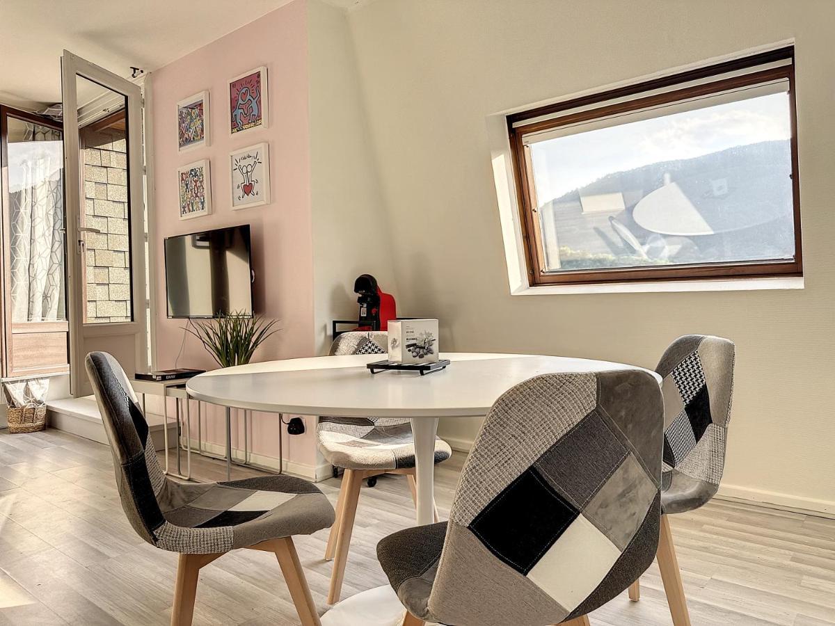 Charmant Appartement Avec Terrasse Parking Ispagnac Bagian luar foto