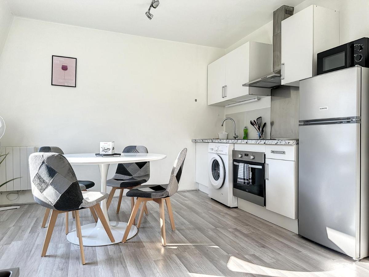 Charmant Appartement Avec Terrasse Parking Ispagnac Bagian luar foto