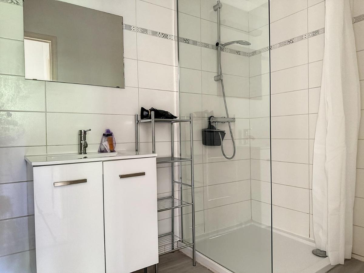 Charmant Appartement Avec Terrasse Parking Ispagnac Bagian luar foto