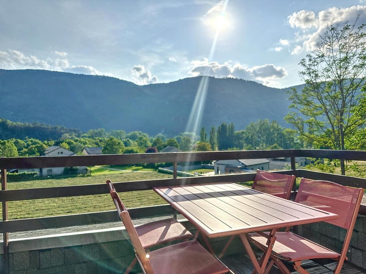 Charmant Appartement Avec Terrasse Parking Ispagnac Bagian luar foto